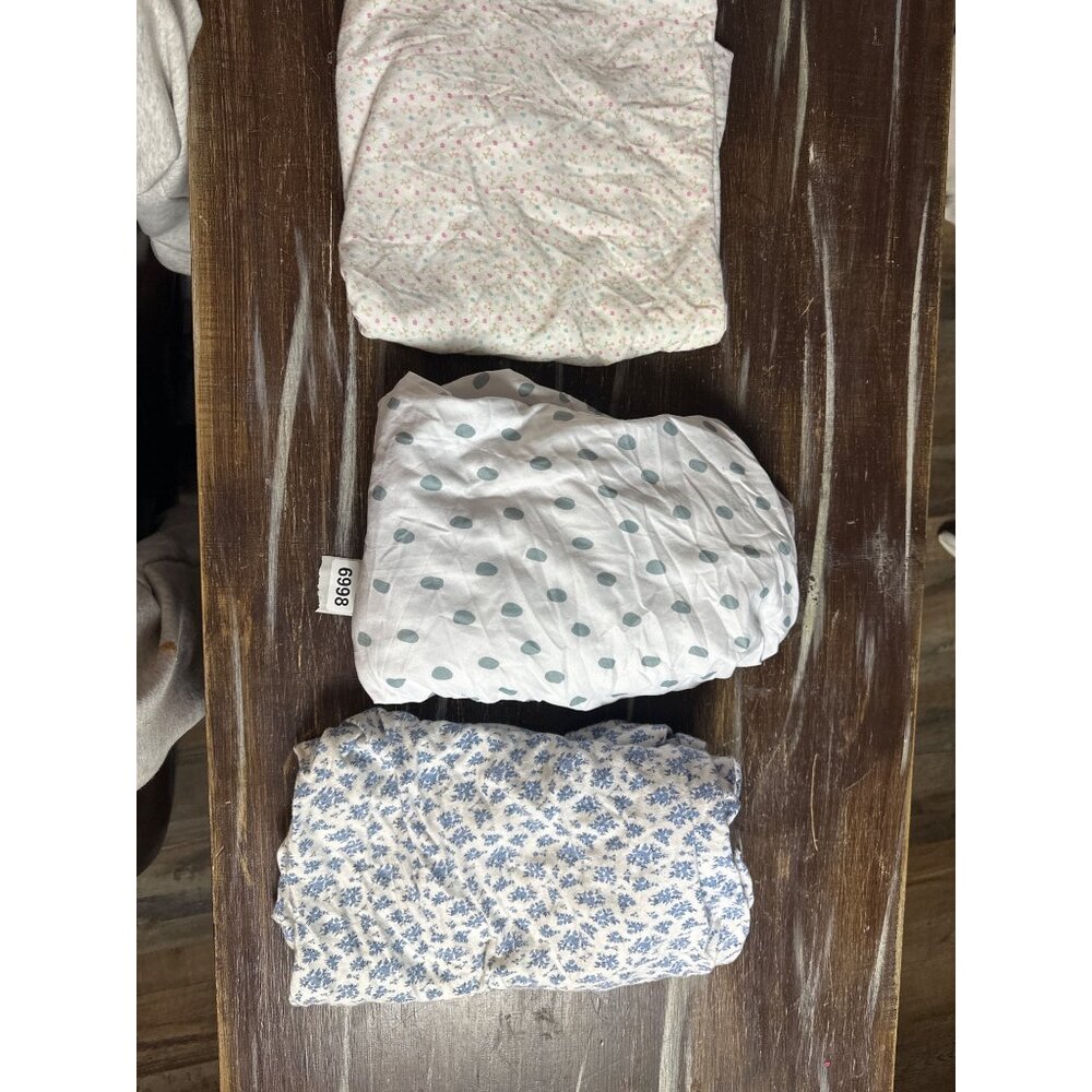 Baby bed sheets set 3 no stains are flaws fitted